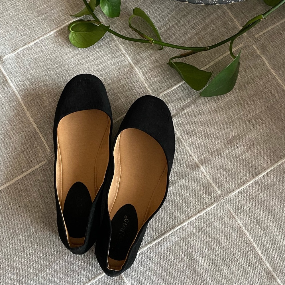 Bamboo; size 7.5; Black Flats